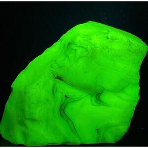 Custard Tan Black Glowing Swirl Slag Uranium Art Glass Cullet #5GX112